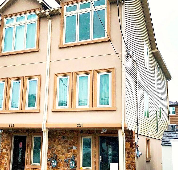 1st image of 221 Grimsby St