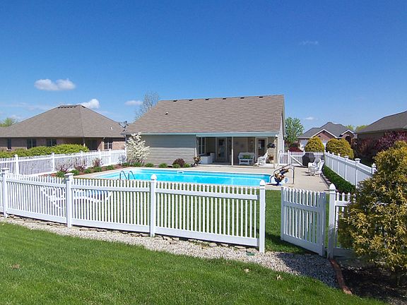 2nd image of 4607 Amelia Dr
