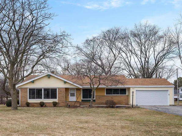 9215 North Ironwood LANE, Bayside, WI 53217