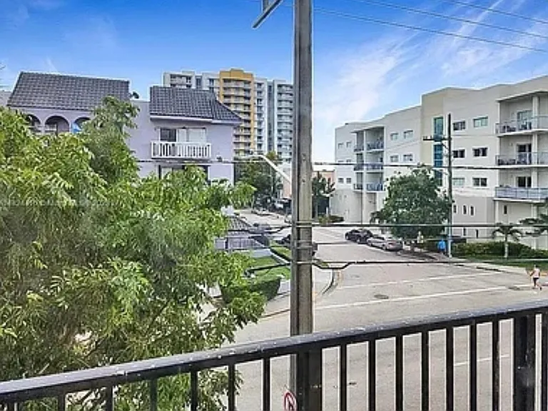677 SW 9th Ave #301 — Photo 7