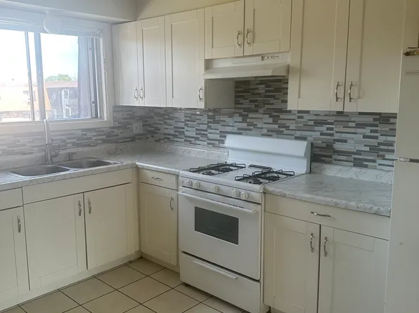3654 Salem Walk S #B2, Northbrook, IL 60062
