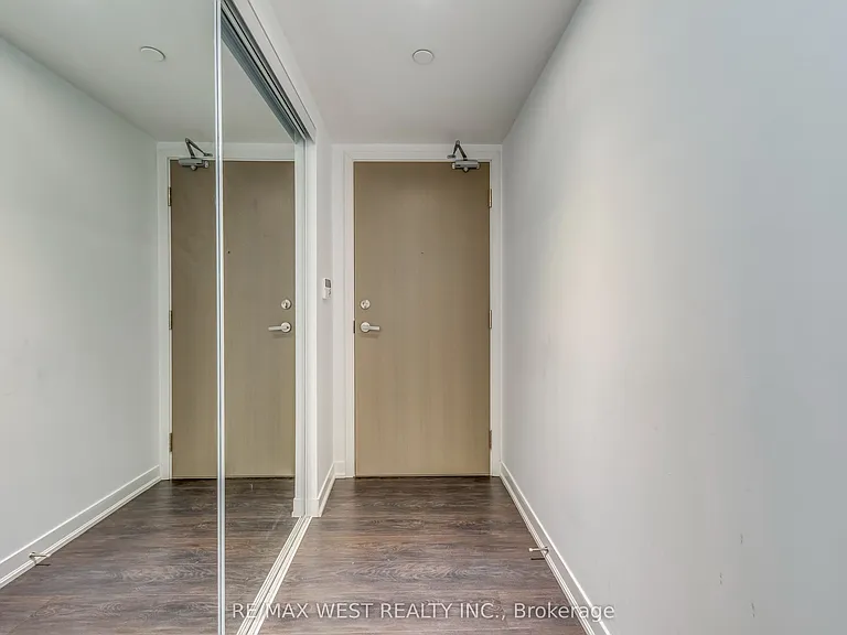 100 Harbour St #2004 — Photo 4