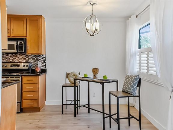 5th image of 900 Cambridge Dr Unit 152
