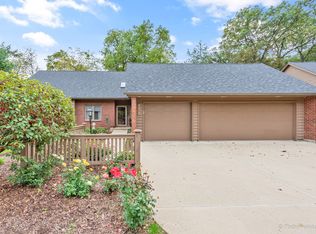 2472 Tall Oaks Dr, Elgin, IL 60123