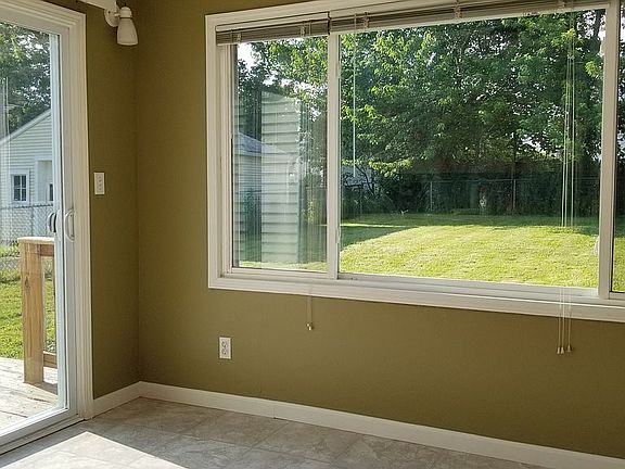 5th image of 819 Davies Ave