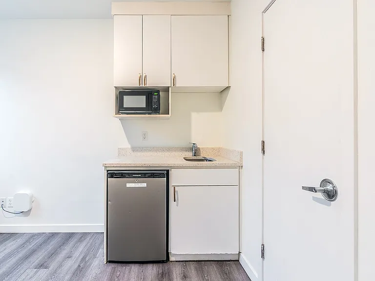 Modern Efficient Apartments in Prime Capitol Hill Location — Photo 11