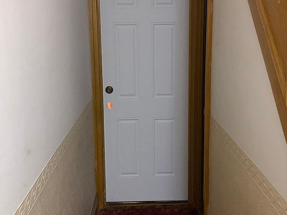 2nd image of 6033 Woodbine St Floor 1