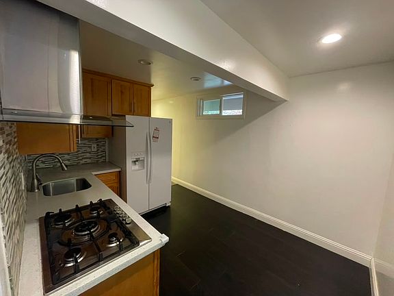 3rd image of 616 Aleta Pl