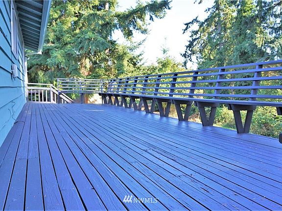320 sq ft deck