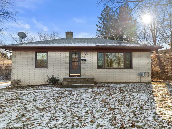 338 Lookout DRIVE, Pewaukee, WI 53072