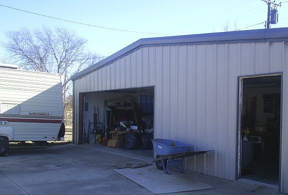  heated garage/shop