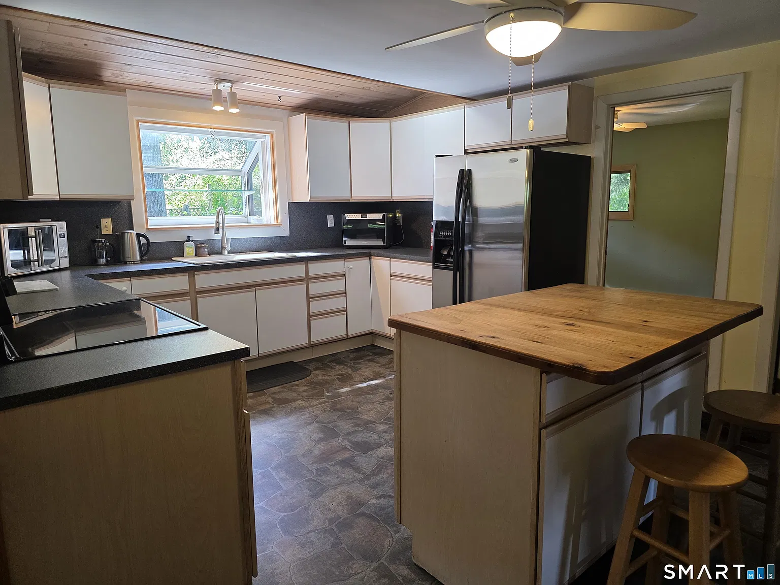 2 bed, 1.0 bath, 1004 sqft, $2,200 — Photo 3