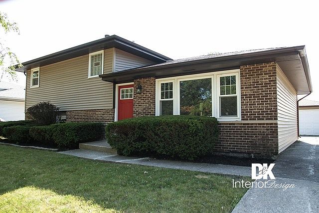 1st image of 19908 Crescent Ave