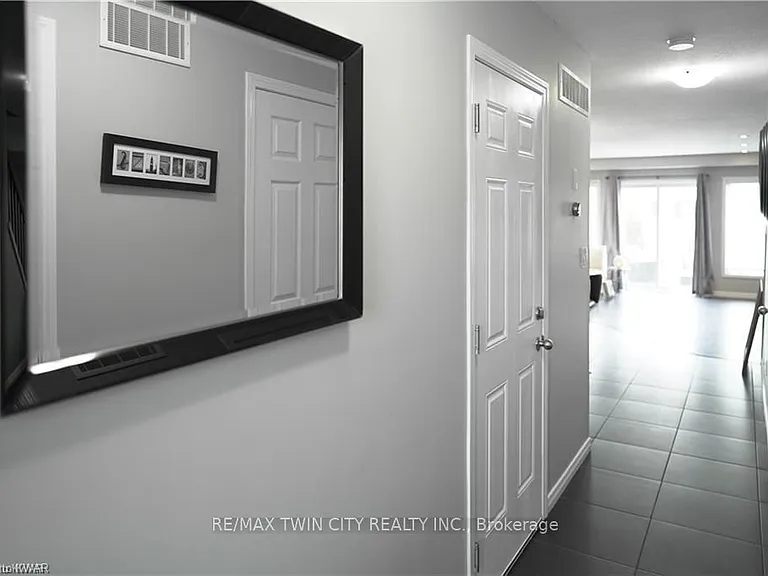 76 Meadowridge St — Photo 8