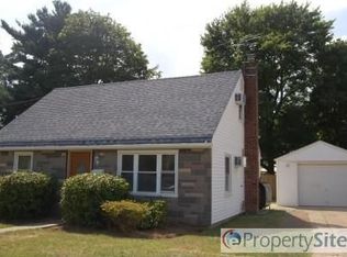 136 E Carmans Rd, Farmingdale, NY 11735