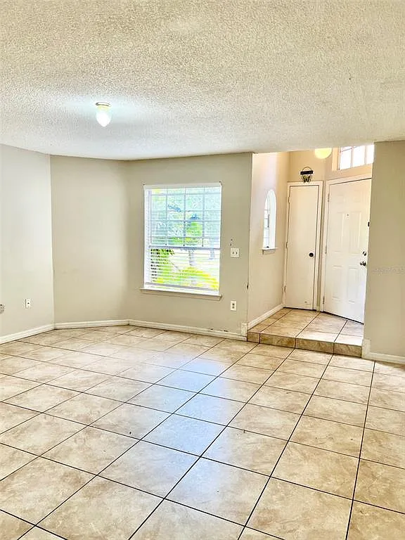1 bed, 1.0 bath, 744 sqft, $1,350 — Photo 4