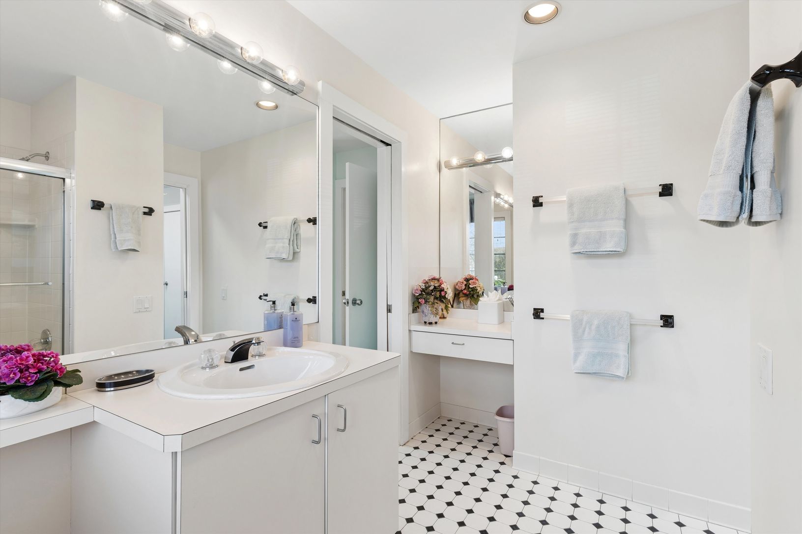  Lg Shared Bath for 1st Floor