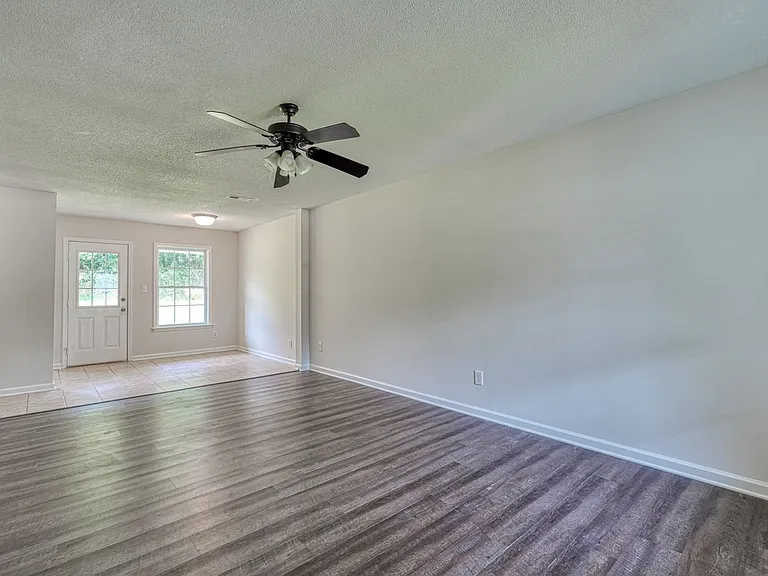 567 Seays Crest Dr — Photo 3