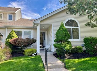 552 Birchwood Park Dr, Middle Island, NY 11953