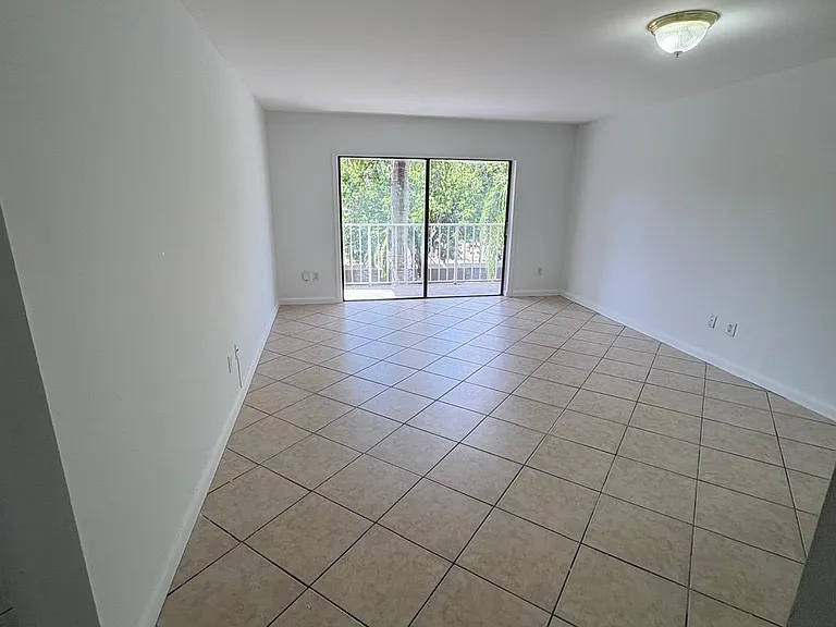 9301 SW 92nd Ave #C308 — Photo 15