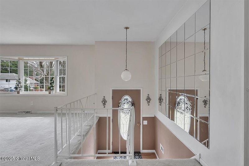 4th image of 8 Nutmeg Court
