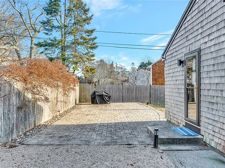 1 Collins Ter — Photo 27