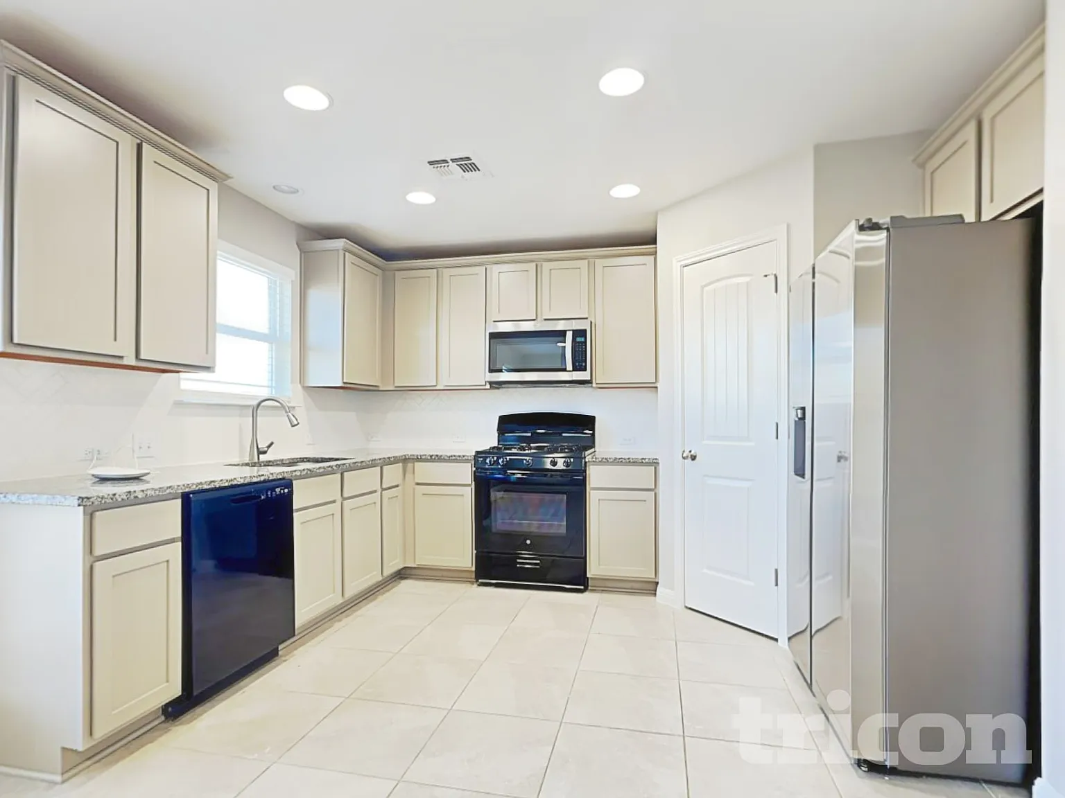 1052 Esplanade Pkwy San Marcos TX — Photo 4