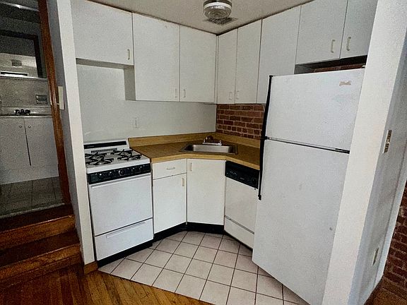 3rd image of 722 Amsterdam Ave APT 1A