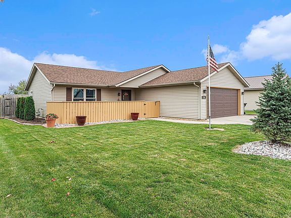 4th image of 839 S Redstone Ct
