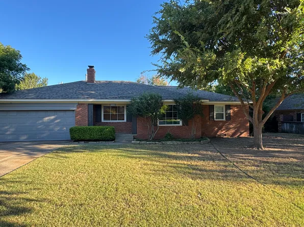 1803 Dorchester Dr, Nichols Hills, OK 73120