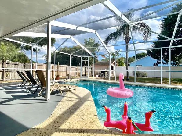 8024 Candlewoode Dr, Largo, FL 33773