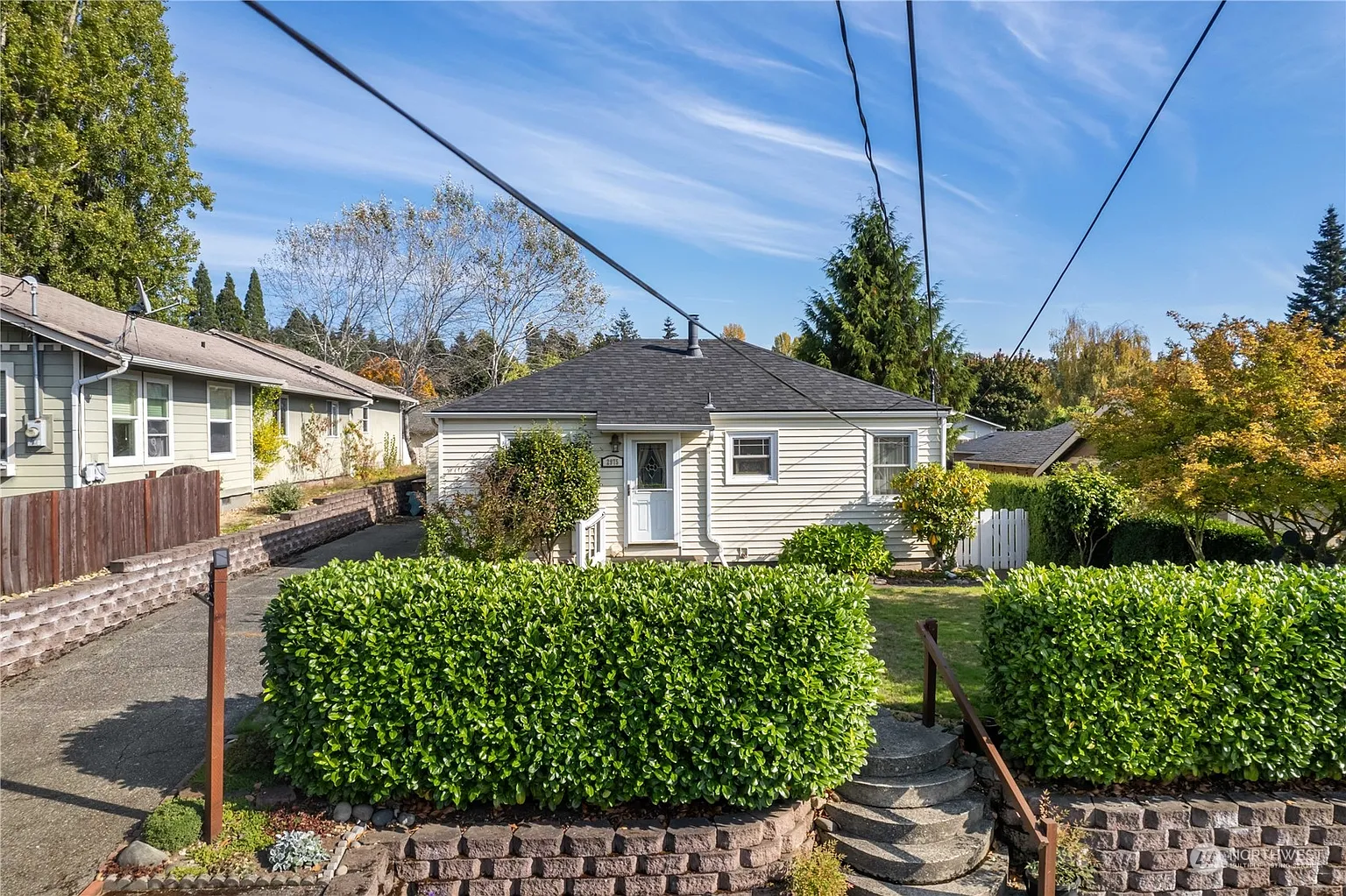 2975 38th Avenue NE photo 1