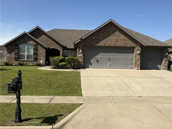 4490 W Wyoming Dr, Fayetteville, AR 72704