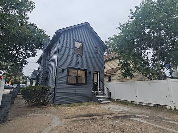 3rd image of 144-28 Farmers Blvd #1FAM