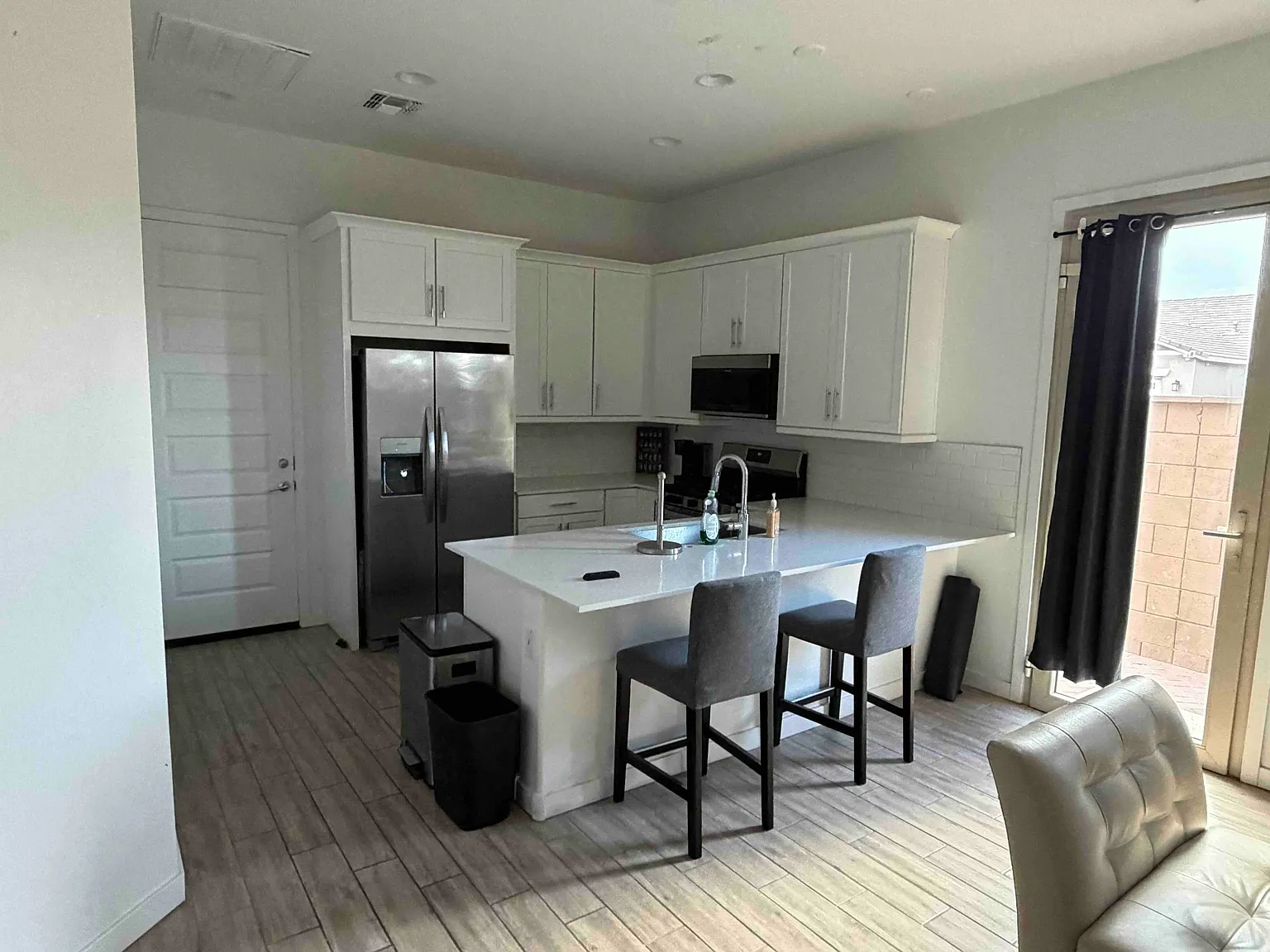 1 bed, 900 sqft, $1,400 — Photo 2