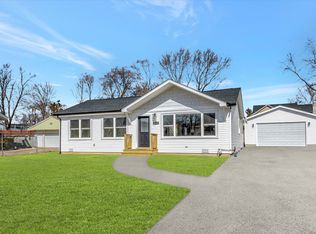 1S531 Halsey Rd, Oakbrook Terrace, IL 60181