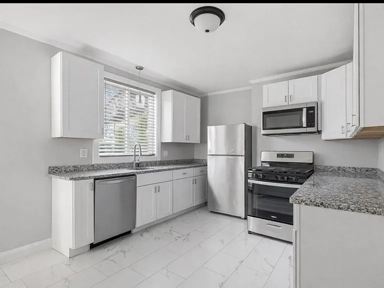 28 Borden St #1 — Photo 6