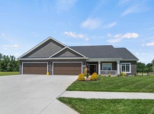 5279 Greyson Heights Dr, Auburn, IN 46706