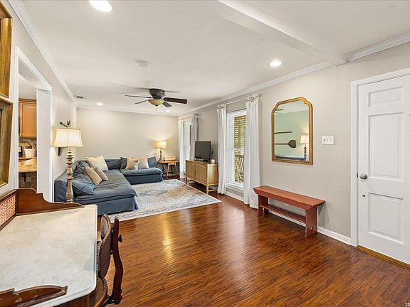 5th image of 126 KENWOOD AVE