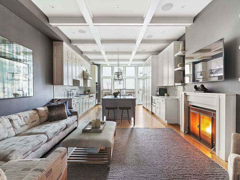1st image of 258 W 24th St