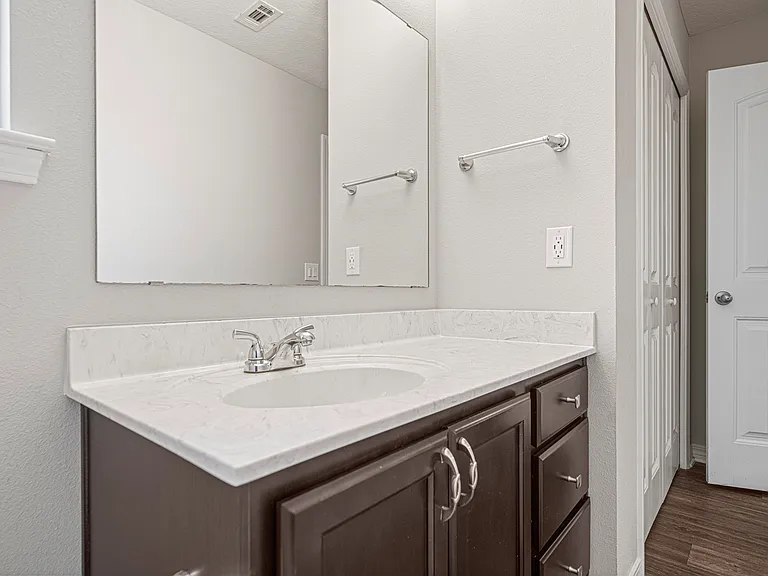 2132 Vizcaya Dr — Photo 8