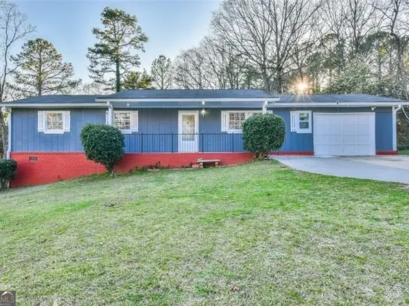 2863 Deshong Dr, Stone Mountain, GA 30087