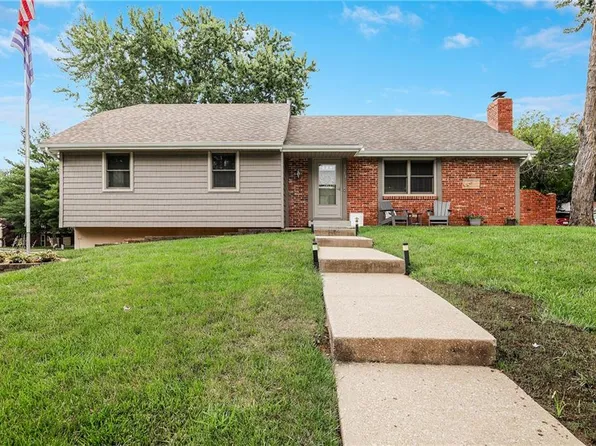 1213 NE 73rd St, Gladstone, MO 64118
