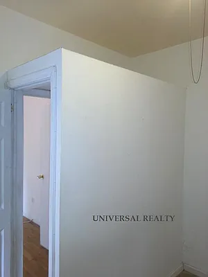 Rented by Universal Realty Group | media 28