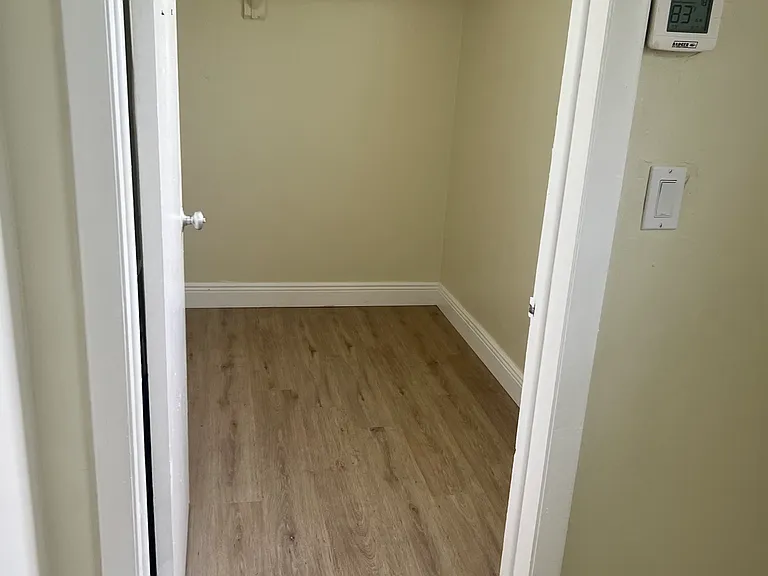 615 NE 8th St #10 — Photo 4