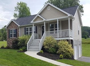 19 River Breeze Ln, Etowah, NC 28729