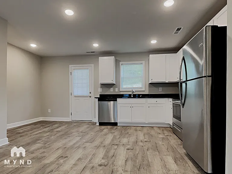 157 McKinnon Ave NE — Photo 3
