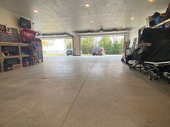 6 Stall Garage