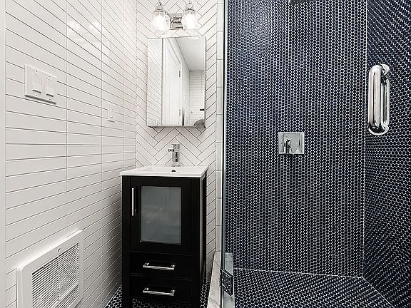 4th image of 222 E 12th St #4C
