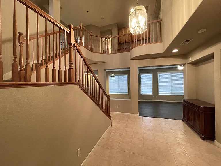 702 Quail Run Cir — Photo 2